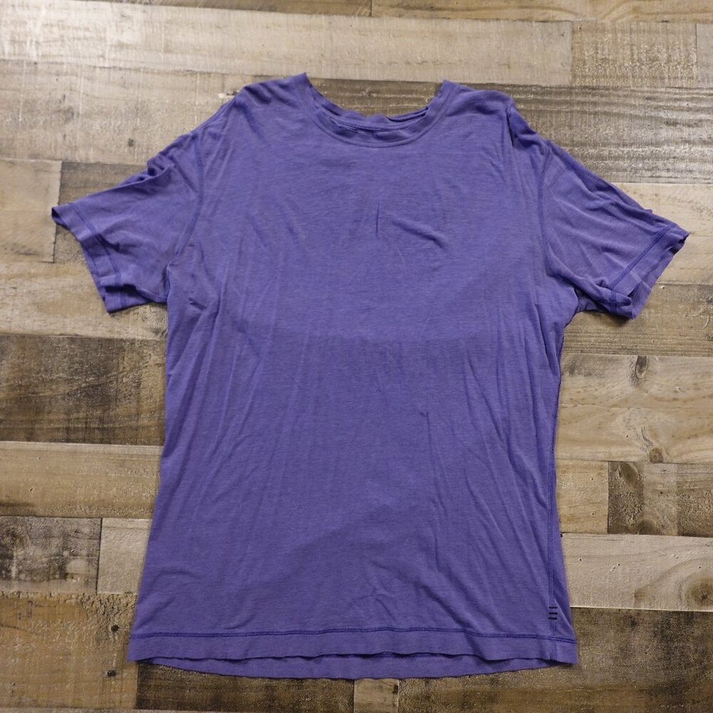 Lululemon T-Shirt‎ Men’s Extra Large Purple Athletic Short Sleeve Training